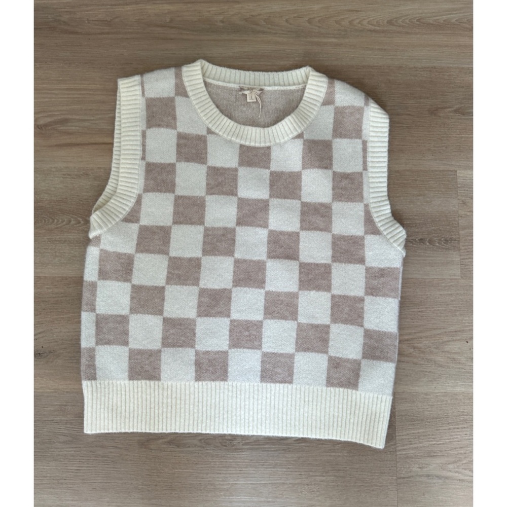 nwot sweater vest!!